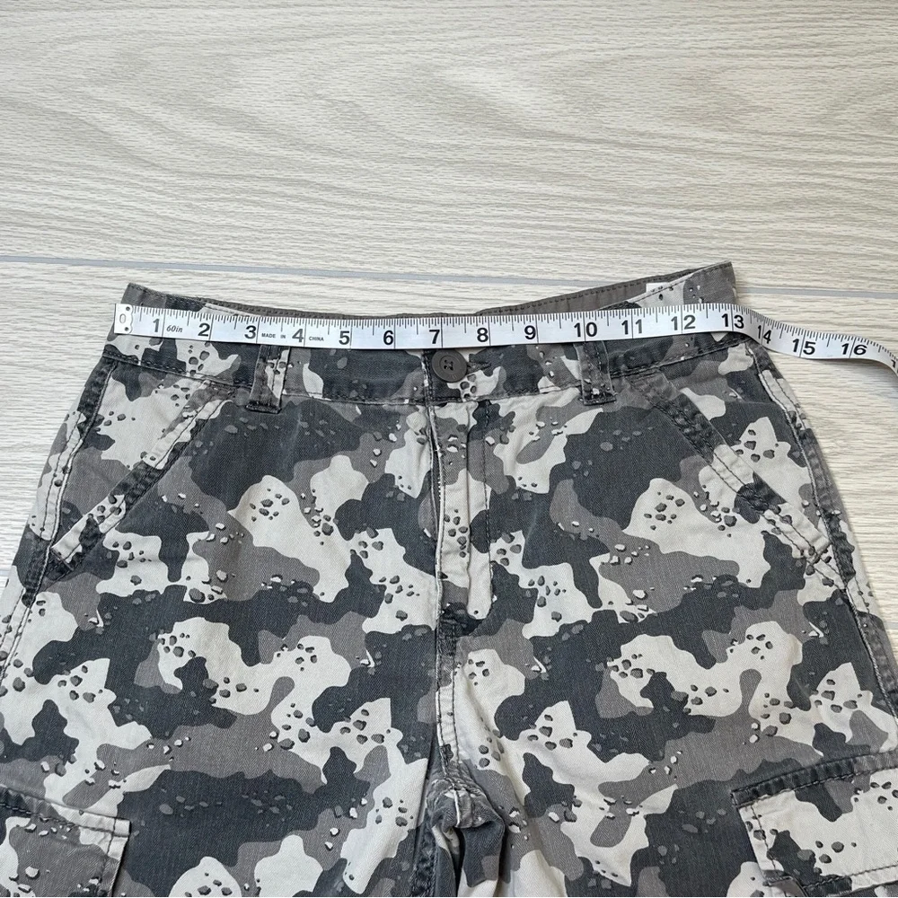 Levi’s Gray Camo Cargo Shorts Boy’s Size 14 Regular